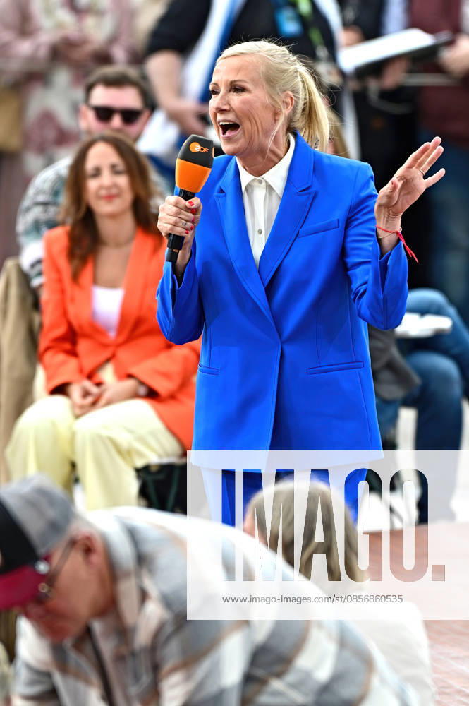 ZDF - Fernsehgarten. Moderatorin Andrea Kiwi Kiewel während der ZDF - Unterhaltungsshow Fernsehgarten am 17.05.2026 in Mainz. 20260517MWI122133