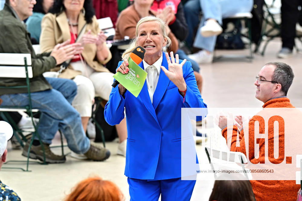 ZDF - Fernsehgarten. Moderatorin Andrea Kiwi Kiewel während der ZDF - Unterhaltungsshow Fernsehgarten am 17.05.2026 in Mainz. 20260517MWI122222