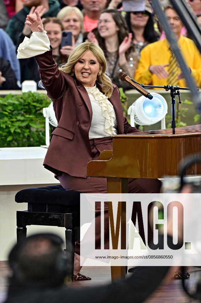 ZDF - Fernsehgarten. Sängern Maite Kelly während der ZDF - Unterhaltungsshow Fernsehgarten am 17.05.2026 in Mainz. 20260517MWI122273