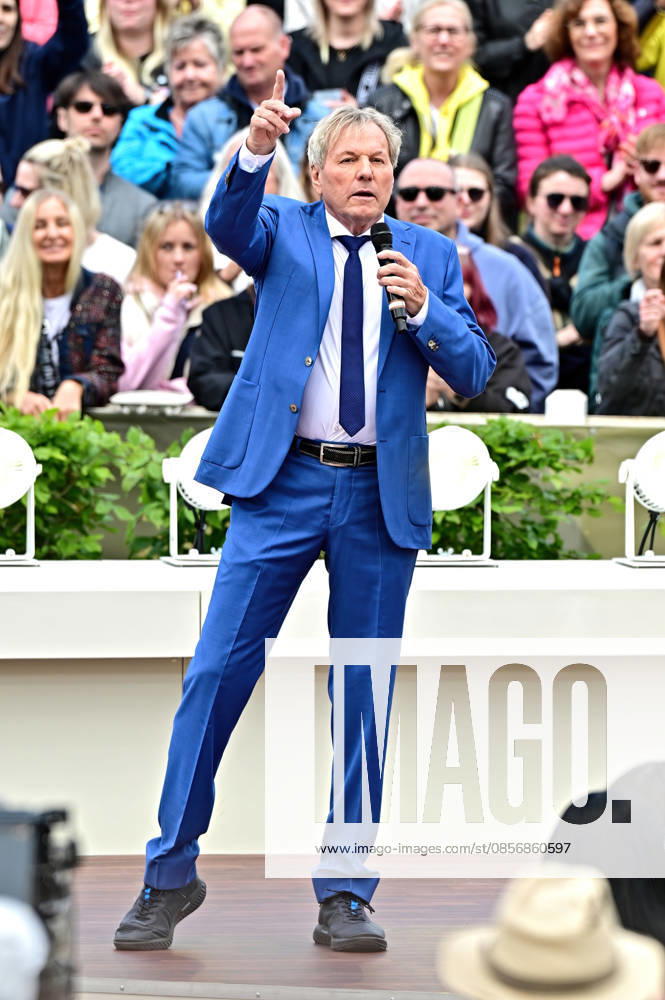 ZDF - Fernsehgarten. Sänger Bernhard Brink während der ZDF - Unterhaltungsshow Fernsehgarten am 17.05.2026 in Mainz. 20260517MWI122399