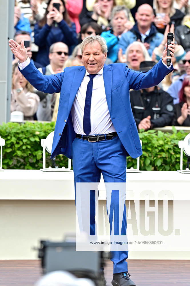 ZDF - Fernsehgarten. Sänger Bernhard Brink während der ZDF - Unterhaltungsshow Fernsehgarten am 17.05.2026 in Mainz. 20260517MWI122454