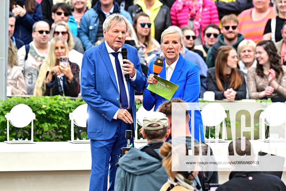 ZDF - Fernsehgarten. Moderatorin Andrea Kiwi Kiewel und Sänger Bernhard Brink während der ZDF - Unterhaltungsshow Fernsehgarten am 17.05.2026 in Mainz. 20260517MWI122500