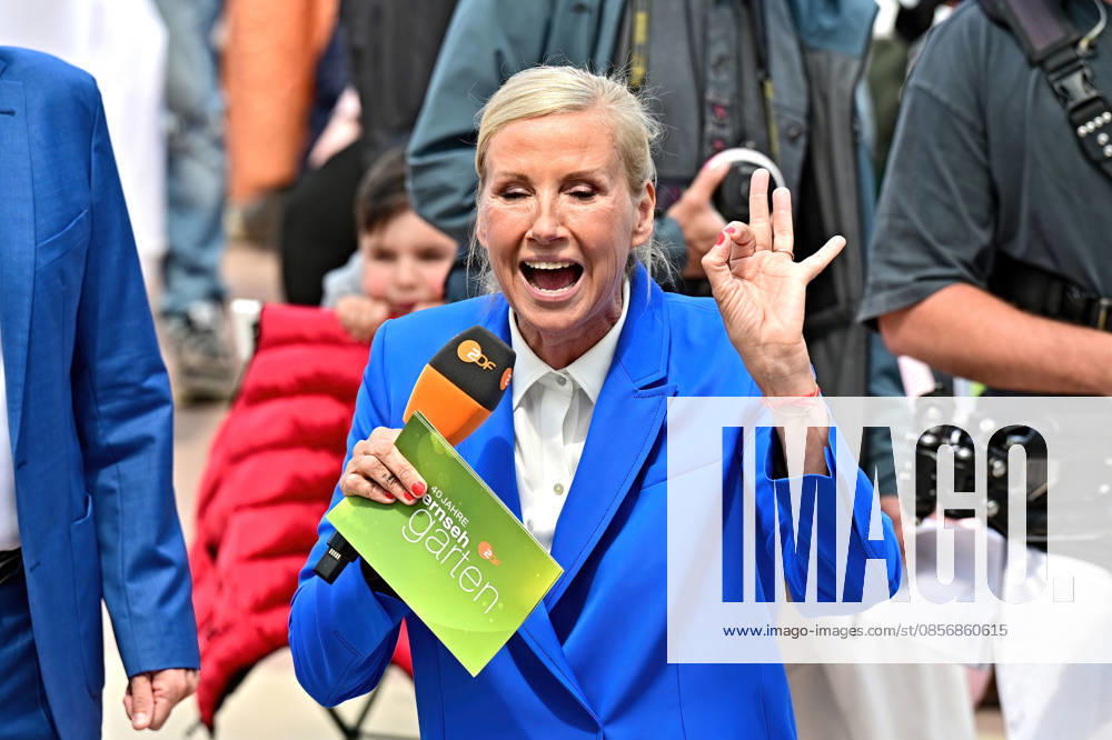 ZDF - Fernsehgarten. Moderatorin Andrea Kiwi Kiewel während der ZDF - Unterhaltungsshow Fernsehgarten am 17.05.2026 in Mainz. 20260517MWI122590