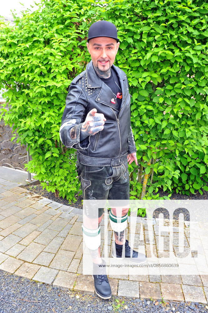 ZDF - Fernsehgarten. Matthias Aichner ( Tiroler Schmäh ) während der ZDF - Unterhaltungsshow Fernsehgarten am 17.05.2026 in Mainz. 20260517MWI122794