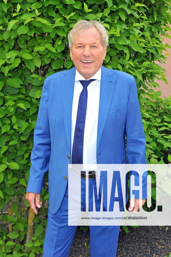ZDF - Fernsehgarten. Sänger Bernhard Brink während der ZDF - Unterhaltungsshow Fernsehgarten am 17.05.2026 in Mainz. 20260517MWI122824