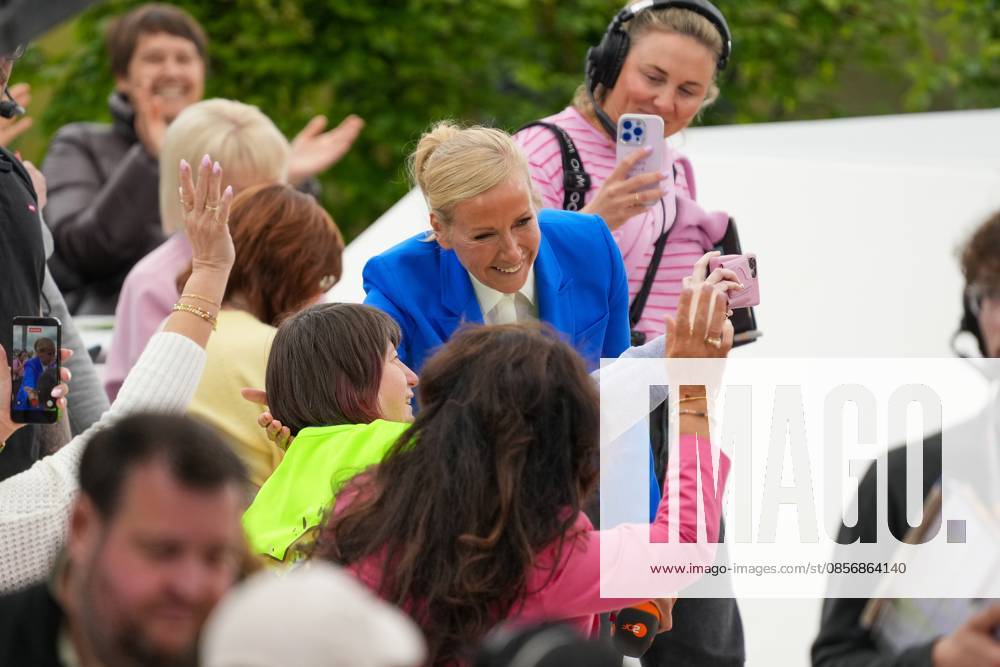 ZDF-Fernsehgarten 2026. Andrea (Kiwi) Kiewel im ZDF Fernsehgarten bei der Schlagerparty am 17.05.2026 in Mainz. Mainz ZDF Fernsehgarten Rheinland-Pfalz