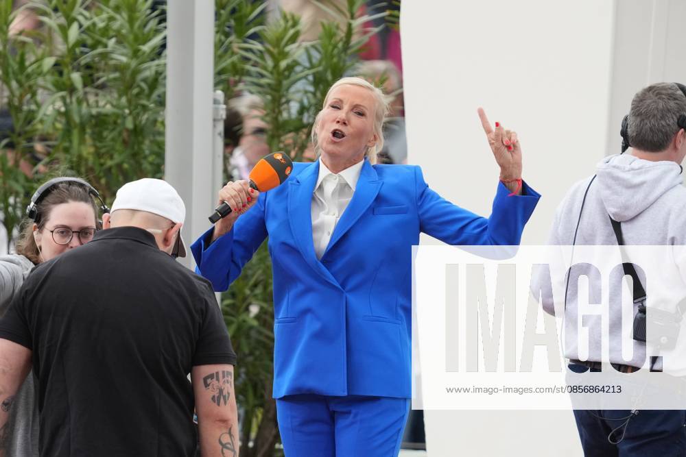 ZDF-Fernsehgarten 2026. Andrea (Kiwi) Kiewel im ZDF Fernsehgarten bei der Schlagerparty am 17.05.2026 in Mainz. Mainz ZDF Fernsehgarten Rheinland-Pfalz