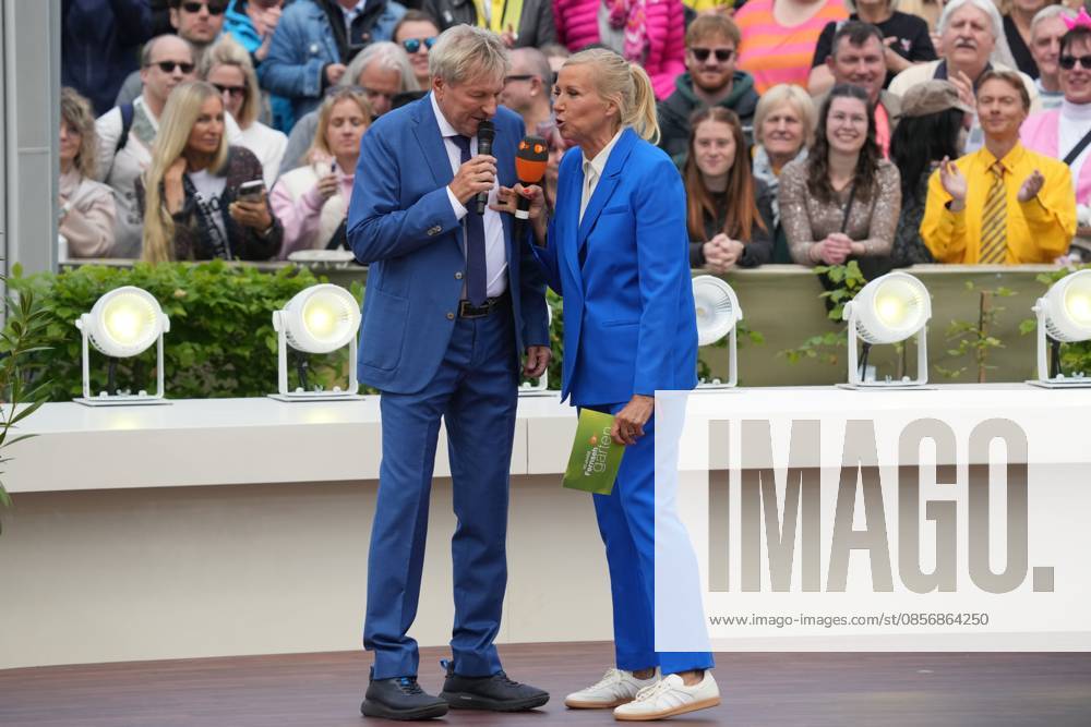 ZDF-Fernsehgarten 2026. Bernhard Brink und Andrea (Kiwi) Kiewel im ZDF Fernsehgarten bei der Schlagerparty am 17.05.2026 in Mainz. Mainz ZDF Fernsehgarten Rheinland-Pfalz