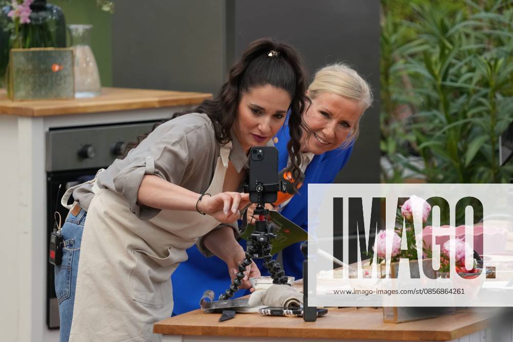 ZDF-Fernsehgarten 2026. Andrea (Kiwi) Kiewel und Sally Özcan im ZDF Fernsehgarten bei der Schlagerparty am 17.05.2026 in Mainz. Mainz ZDF Fernsehgarten Rheinland-Pfalz