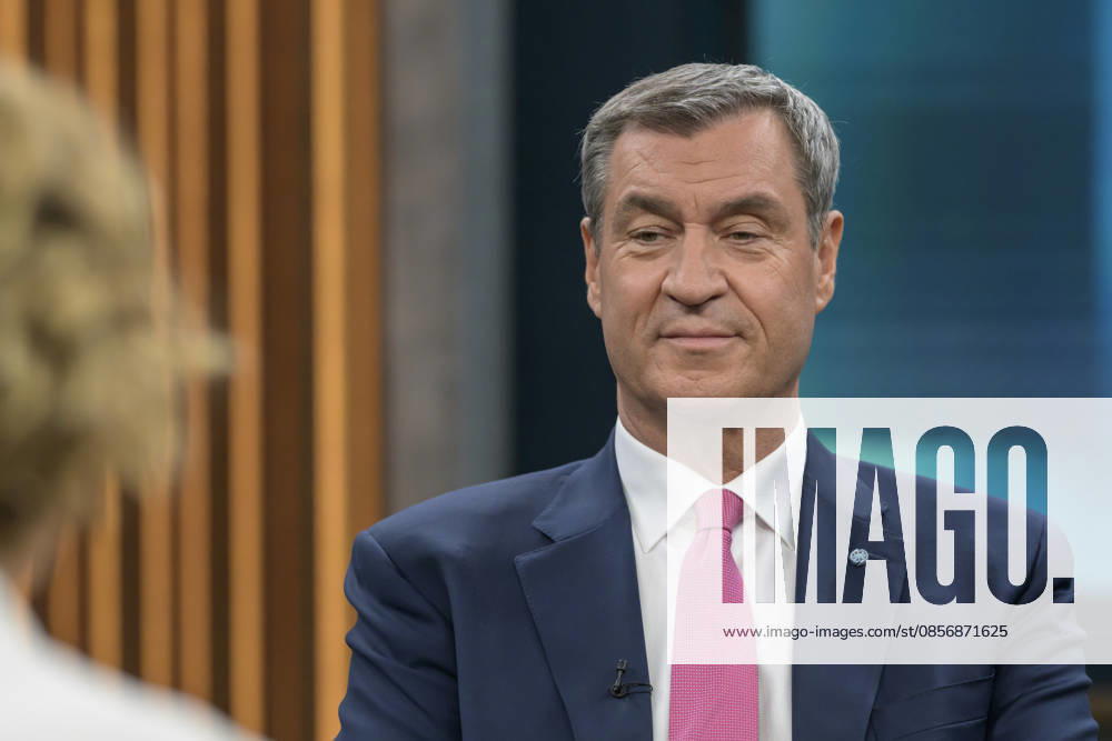Im Bild v.l.: Caren Miosga, Markus Söder, Ministerpräsident Bayern, CSU, GER, Berlin, Studio, zu Gast bei - Caren Miosga, Polittalk, TV, Format, Aufzeichnung, aufgezeichnet, Das Erste, aus Adlershof - am Studio 20, Thema: Kriegt die Regierung die Kurve, Herr Söder? 17.05.2026,