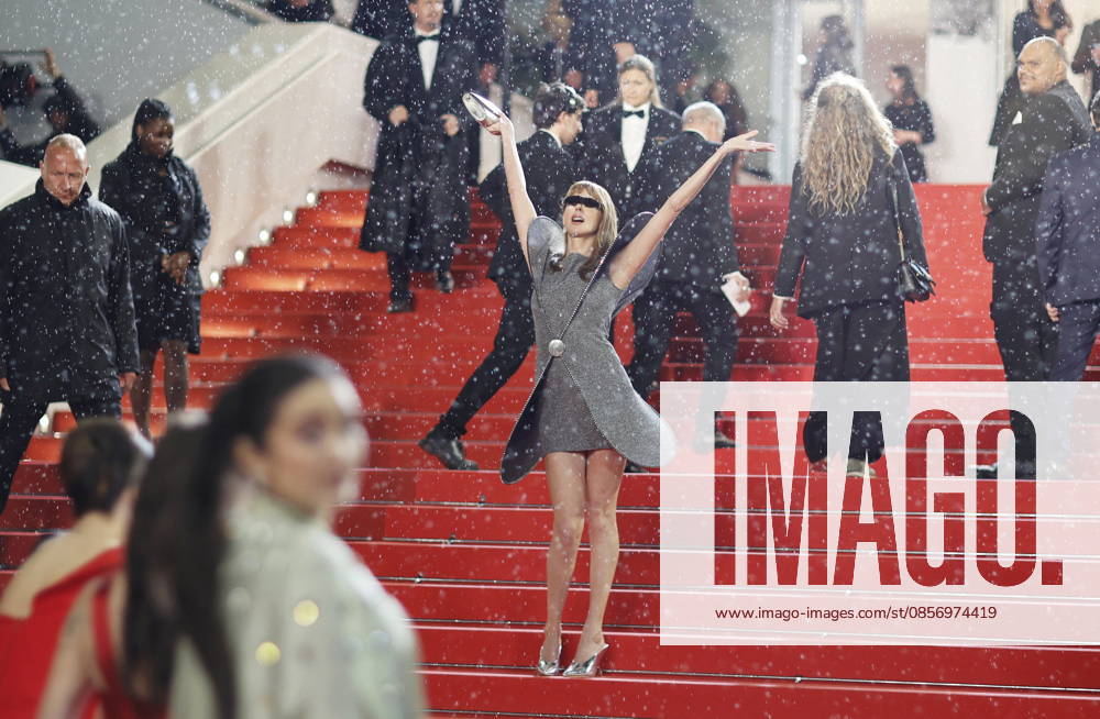 Frédérique Bel Montée des marches du film Her private hell lors du 79ème Festival International du Film de Cannes, le 18 mai 2026 Jacovides Moreau Bestimage Red carpet for Her private hell at the 79th Cannes International Film Festival on May 18, 2026 Cannes France