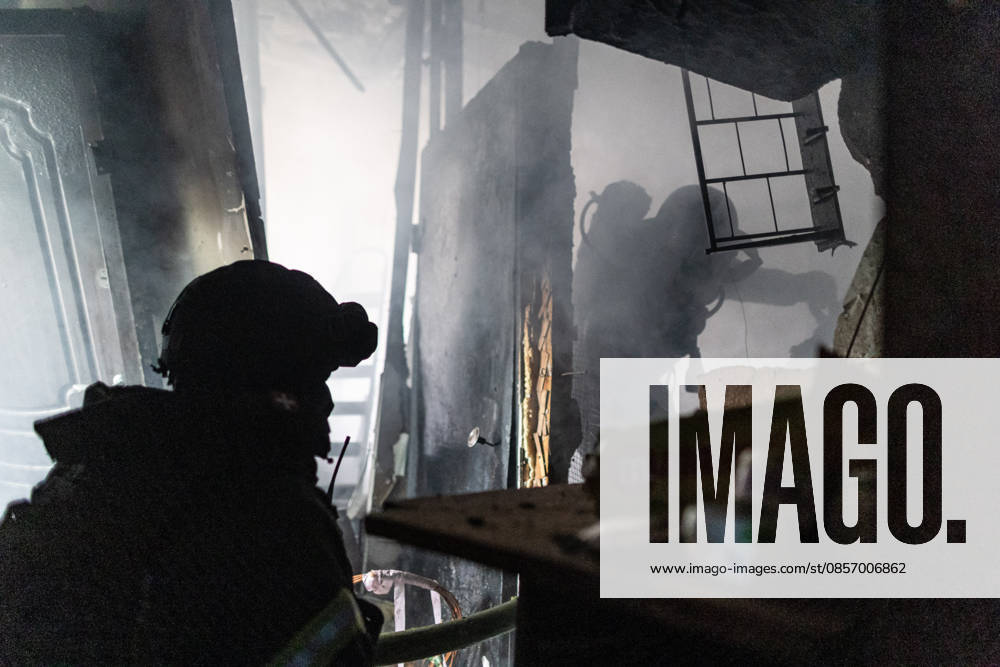 Russian attack on Ukraine s Kramatorsk KRAMATORSK, UKRAINE - MAY 19: Ukrainian emergency services extinguish a fire in a residential building following a Russian air strike using KAB bombs in Kramatorsk, Ukraine, 19 May 2026. Diego Herrera Carcedo Anadolu Kramatorsk Ukraine. Editorial use only. Please get in touch for any other usage.