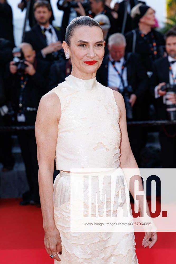 Géraldine Pailhas Montée des marches du film Amarga Navidad lors du 79ème Festival International du Film de Cannes, le 19 mai 2026 Jacovides Moreau Bestimage Red carpet for Amarga Navidad at the 79th Cannes International Film Festival on May 19, 2026 Cannes France