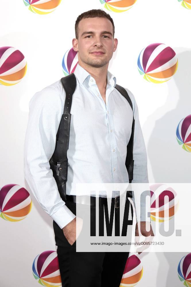 Eric Stehfest beim Fototermin zur Präsentation vom Sat.1-Deutsche Fiction-Programm für den Herbst 2018 sowie der Serien- und Movie-Entwicklungen für 2019 im Altonaer Kaispeicher. Hamburg