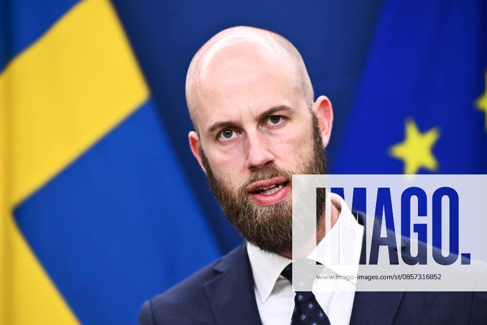 STOCKHOLM, SWEDEN 20260522 Minister for Civil Defense Carl Oskar Bohlin M during a press conference on new warning system to the civilian population STOCKHOLM SWEDEN