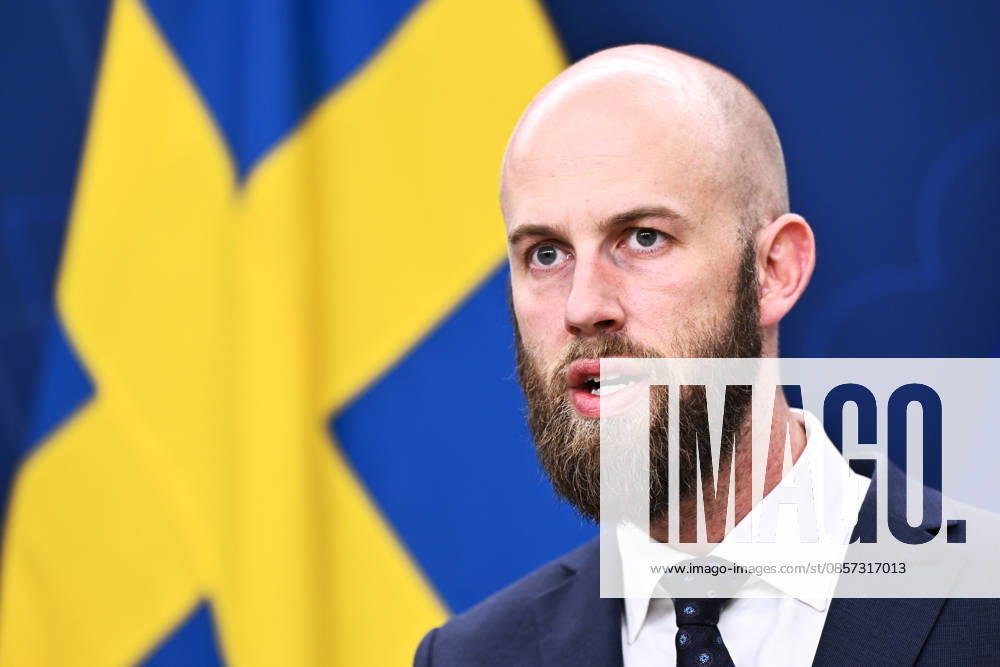 STOCKHOLM, SWEDEN 20260522 Minister for Civil Defense Carl Oskar Bohlin M during a press conference on new warning system to the civilian population STOCKHOLM SWEDEN