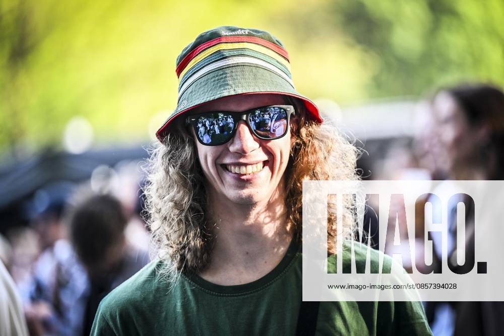 Hauptbühne: Jassin am Samstag, dem 23 05 2026. Das Pfingst Open Air Essen-Werden geht in die 41. Runde. Bei sommerlichem Wetter feierten 10000 Menschen das Musikfestival. Das Festival ist umsonst und draußen. Drei Bühnen auf dem Gelände im Löwental wurden bespielt. Deutschland NRW Essen