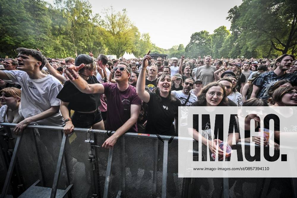 Hauptbühne: Das Lumpenpack am Samstag, dem 23 05 2026. Das Pfingst Open Air Essen-Werden geht in die 41. Runde. Bei sommerlichem Wetter feierten 10000 Menschen das Musikfestival. Das Festival ist umsonst und draußen. Drei Bühnen auf dem Gelände im Löwental wurden bespielt. Deutschland NRW Essen
