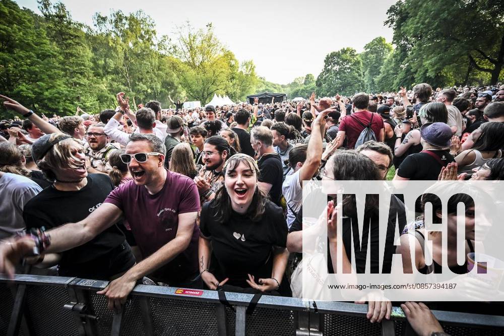 Hauptbühne: Das Lumpenpack am Samstag, dem 23 05 2026. Das Pfingst Open Air Essen-Werden geht in die 41. Runde. Bei sommerlichem Wetter feierten 10000 Menschen das Musikfestival. Das Festival ist umsonst und draußen. Drei Bühnen auf dem Gelände im Löwental wurden bespielt. Deutschland NRW Essen