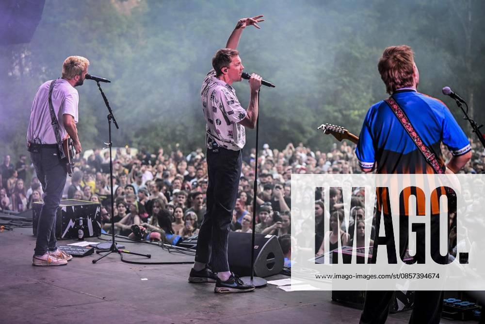 Hauptbühne: Das Lumpenpack am Samstag, dem 23 05 2026. Das Pfingst Open Air Essen-Werden geht in die 41. Runde. Bei sommerlichem Wetter feierten 10000 Menschen das Musikfestival. Das Festival ist umsonst und draußen. Drei Bühnen auf dem Gelände im Löwental wurden bespielt. Deutschland NRW Essen