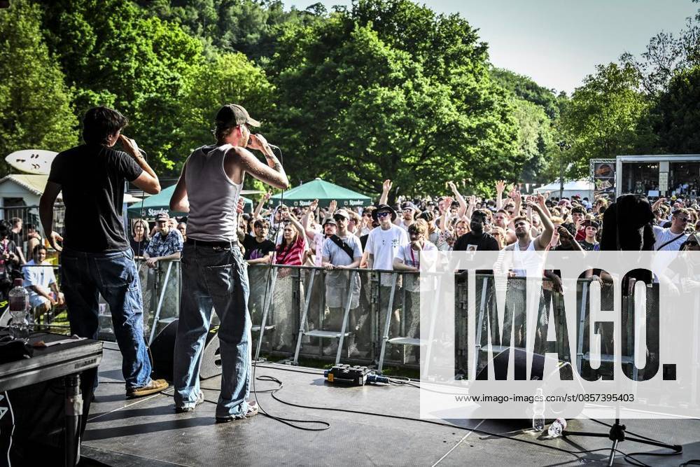 Am Samstag, dem 23 05 2026. Das Pfingst Open Air Essen-Werden geht in die 41. Runde. Bei sommerlichem Wetter feierten 10000 Menschen das Musikfestival. Das Festival ist umsonst und draußen. Drei Bühnen auf dem Gelände im Löwental wurden bespielt. Deutschland NRW Essen