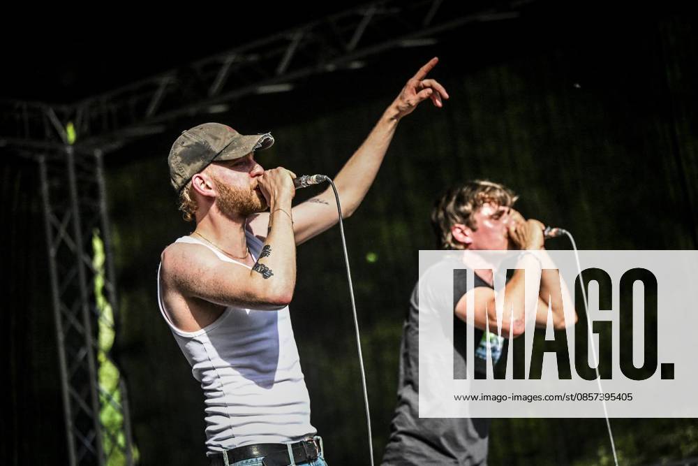 Am Samstag, dem 23 05 2026. Das Pfingst Open Air Essen-Werden geht in die 41. Runde. Bei sommerlichem Wetter feierten 10000 Menschen das Musikfestival. Das Festival ist umsonst und draußen. Drei Bühnen auf dem Gelände im Löwental wurden bespielt. Deutschland NRW Essen