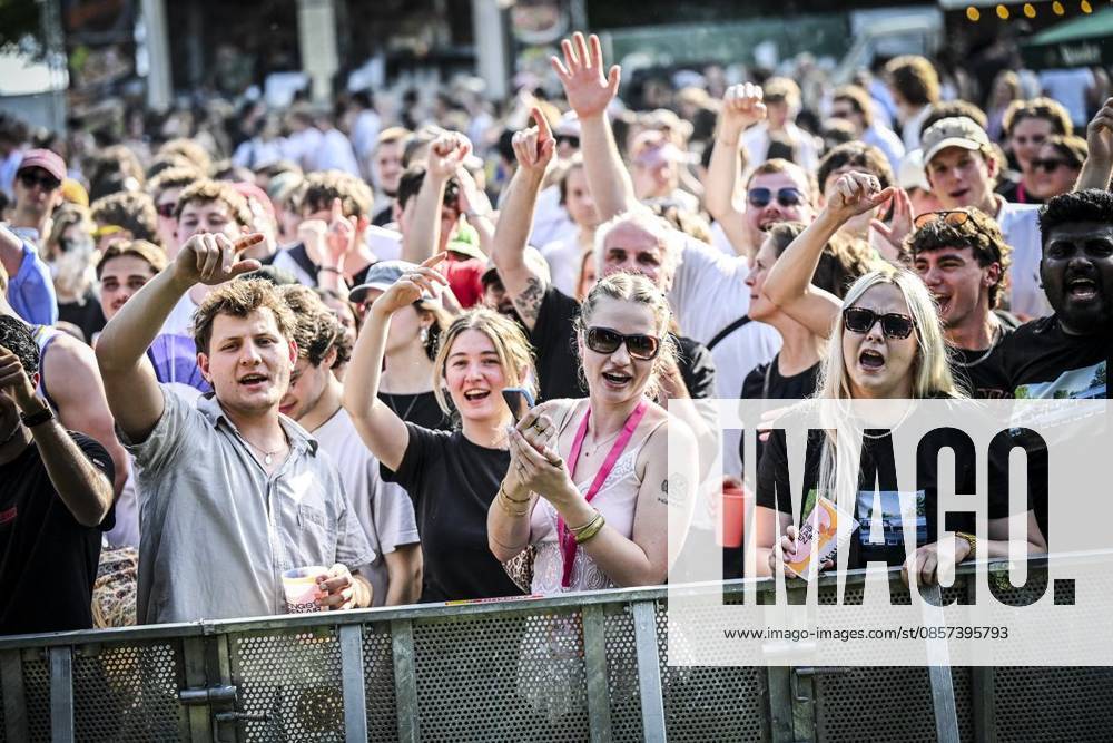 Am Samstag, dem 23 05 2026. Das Pfingst Open Air Essen-Werden geht in die 41. Runde. Bei sommerlichem Wetter feierten 10000 Menschen das Musikfestival. Das Festival ist umsonst und draußen. Drei Bühnen auf dem Gelände im Löwental wurden bespielt. Deutschland NRW Essen