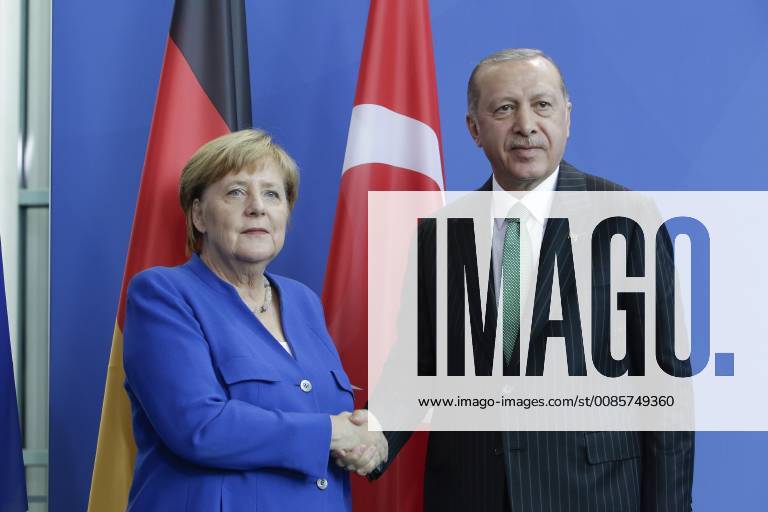 Berlin, Deutschland - Presseunterrichtung durch Bundeskanzlerin Angela Merkel und den Praesidenten der Republik Tuerkei, Recep Tayip Erdogan, nach dem gemeinsamen Gespraech im Bundeskanzleramt. Foto: Bundeskanzlerin Angela Merkel, CDU und Recep Tayip Erdogan, Praesident der Tuerkei.