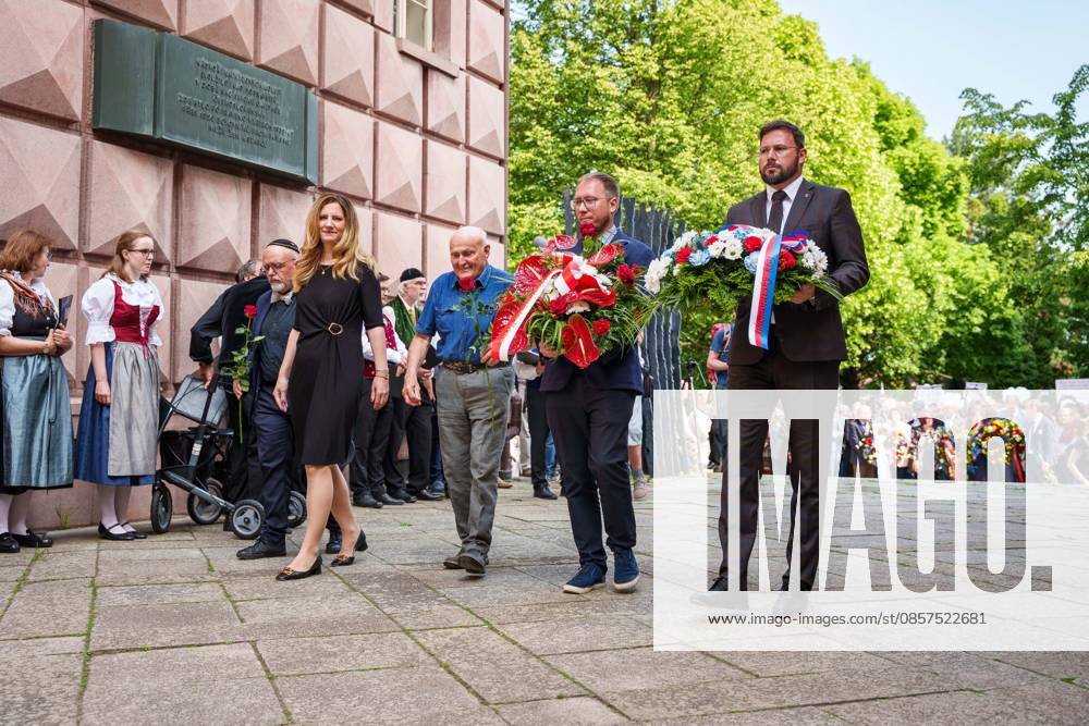 Mayor of Brno MARKETA VANKOVA and others are going to lay flowers at the Memorial Plaque to the Anti-Fascist Fighters during a commemorative ceremony honoring the victims of Nazism in Brno, Czech Republic, on May 25, 2026. The 76th Congress of Sudeten Germans took place in Brno, Czech Republic, from May 22 to 25, 2026, marking the first time the event was held in the country. Brno Czech Republic - ZUMAc315 20260525_zsp_c315_009