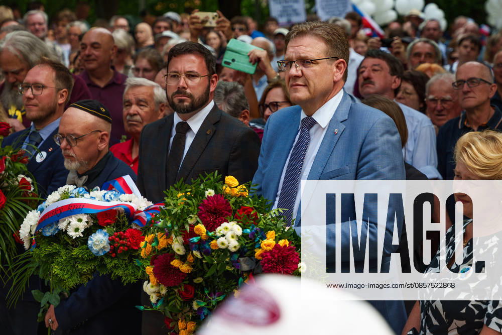 Deputy Chairman of the Sudeten German Landsmannschaft STEFFEN HORTLER (Right) during a commemorative ceremony honoring the victims of Nazism in Brno, Czech Republic, on May 25, 2026. The 76th Congress of Sudeten Germans took place in Brno, Czech Republic, from May 22 to 25, 2026, marking the first time the event was held in the country. Brno Czech Republic - ZUMAc315 20260525_zsp_c315_015