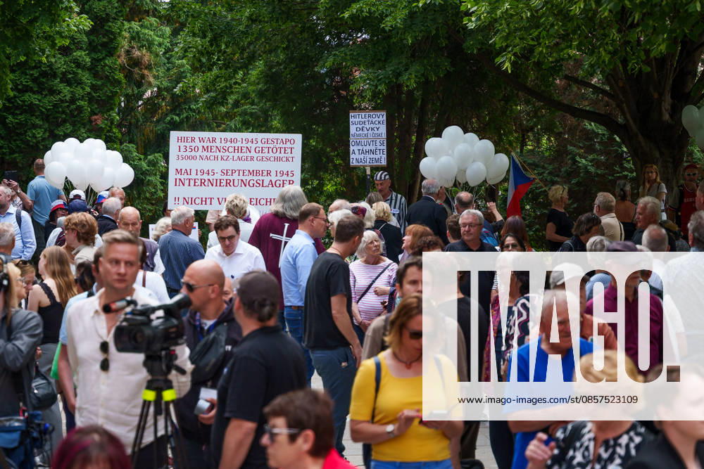 People waiting for the start of a commemorative ceremony honoring the victims of Nazism in Brno, Czech Republic, on May 25, 2026. The 76th Congress of Sudeten Germans took place in Brno, Czech Republic, from May 22 to 25, 2026, marking the first time the event was held in the country. Brno Czech Republic - ZUMAc315 20260525_zsp_c315_024