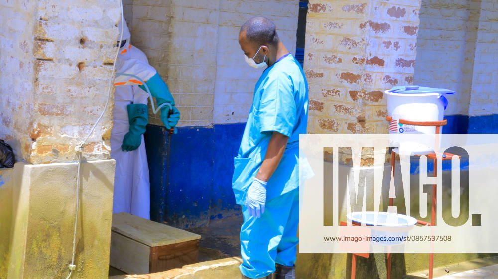 Ebola outbreak in Democratic Republic of Congo MONGBWALU, DEMOCRATIC REPUBLIC OF THE CONGO - MAY 25: Health workers wearing protective equipment transport the body of a person who died with suspected Ebola infection to the General Referral Hospital for burial procedures in Mongbwalu of Ituri province in eastern Democratic Republic of the Congo, on May 25, 2026. Marcus Loika Anadolu Mongbwalu Democratic Republic of the Congo. Editorial use only. Please get in touch for any other usage.