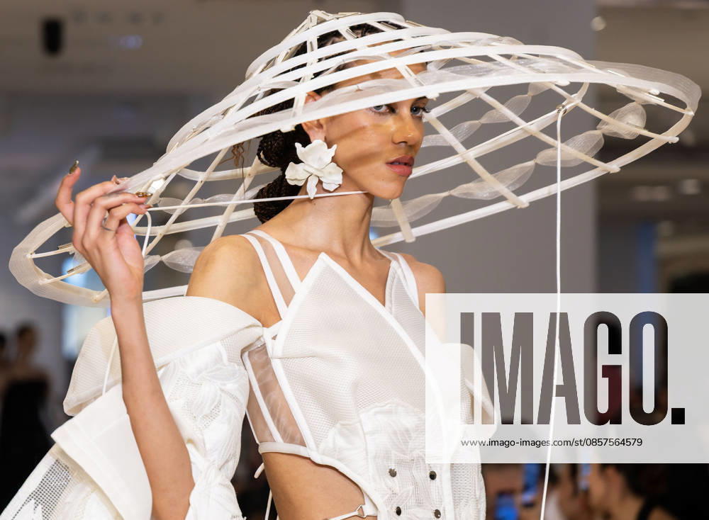 (260526) -- TORONTO, May 26, 2026 -- A model presents a creation at the Fashion Art Toronto s Fashion Week Spring Summer 2026 in Toronto, Canada, on May 25, 2026. The annual event kicked off here on Monday and will last until May 31. (Photo by Xinhua) CANADA-TORONTO-FASHION WEEK-OPENING ZouxZheng