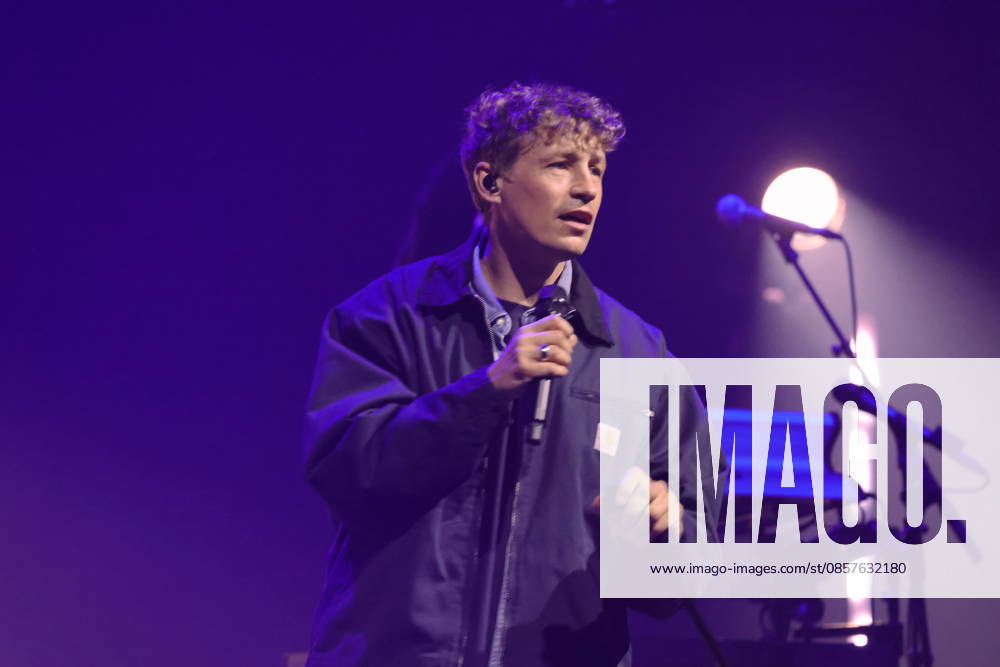 Tim Bendzko, Sänger, im Konzert live im Tempodrom, Berlin, Musik, Berlin