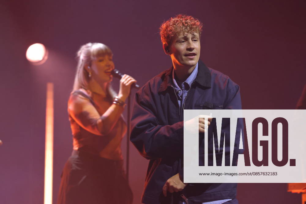 Tim Bendzko, Sänger, im Konzert live im Tempodrom, Berlin, Musik, Berlin