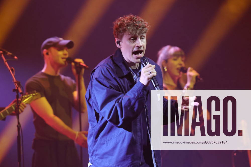 Tim Bendzko, Sänger, im Konzert live im Tempodrom, Berlin, Musik, Berlin