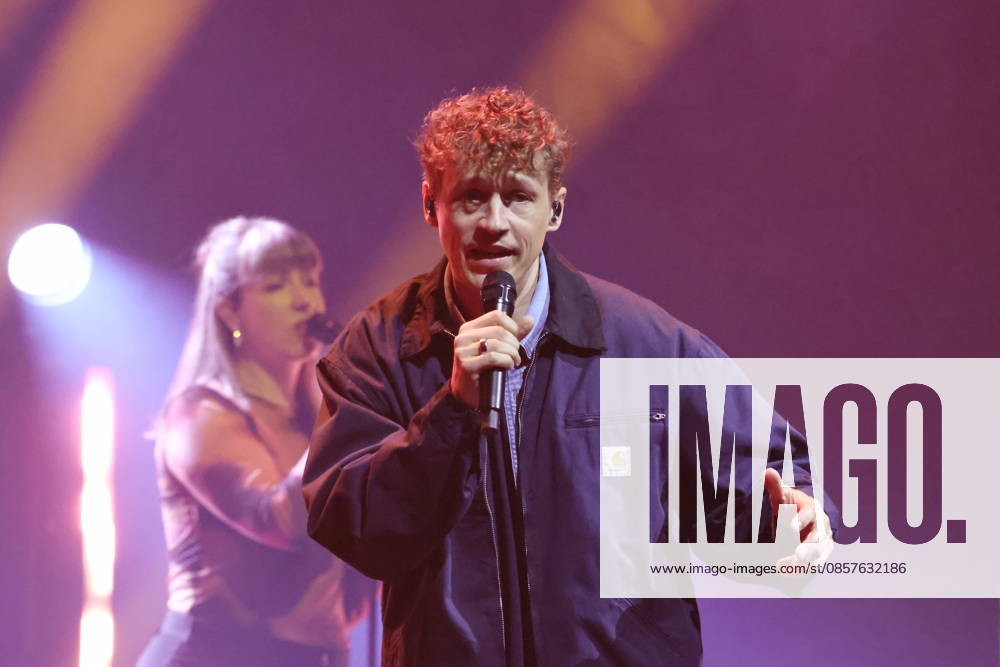 Tim Bendzko, Sänger, im Konzert live im Tempodrom, Berlin, Musik, Berlin