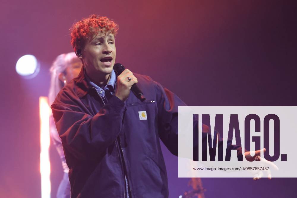 Tim Bendzko, Sänger, im Konzert live im Tempodrom, Berlin, Musik, Berlin
