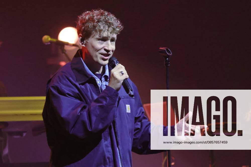 Tim Bendzko, Sänger, im Konzert live im Tempodrom, Berlin, Musik, Berlin