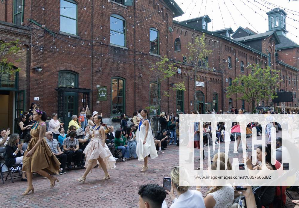 (260527) -- TORONTO, May 27, 2026 -- Models present creations on a pedestrian street during the Fashion Art Toronto s Fashion Week Spring Summer 2026 in Toronto, Canada, on May 26, 2026. (Photo by Xinhua) CANADA-TORONTO-FASHION WEEK ZouxZheng