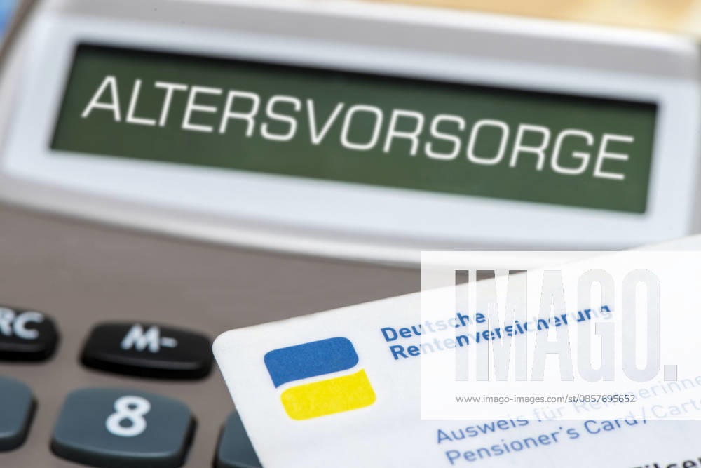 Altersvorsorge im Sozialsystem Das Display von einem Taschenrechner ist beschriftet mit der Digitalanzeige Altersvorsorge als Symbolbild für die Pflicht zur Vorsorge im Sozialsystem - digital bearbeitet -NUR FÜR REDAKTIONELLE VERWENDUNG -