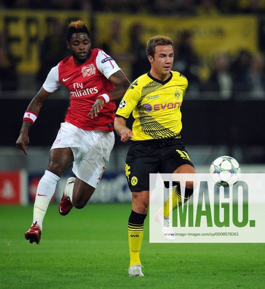 FUSSBALL CHAMPIONS LEAGUE SAISON 2011 2012, Borussia Dortmund (BVB) - Arsenal FC London 13.09.2011; Mario GOETZE (re, Dortmund) enteilt Alex SONG (li, Arsenal)