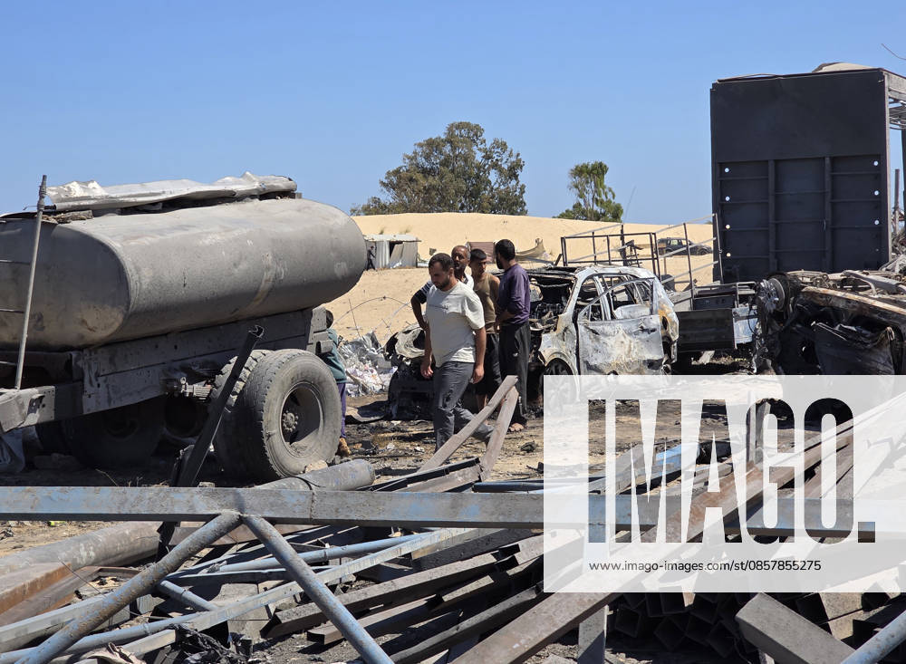 Palestinians Inspect Site of Israeli Strike in Khan Younis Palestinians inspect the site of an Israeli strike in Khan Younis, southern Gaza Strip, Friday, May 29, 2026. Photo by Tariq Mohammad APA Images Khan Yunis Gaza Strip Palestinian Territory 290526_Khan_Yunis_APA_00(35)