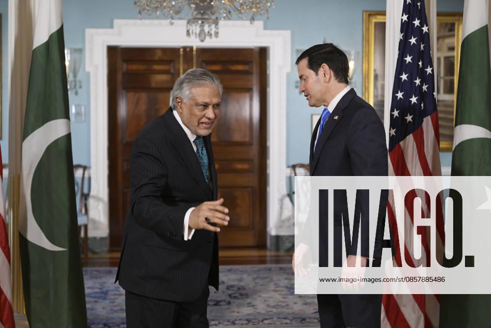 US Secretary of State Marco Rubio (R) and Pakistani Deputy Prime Minister and Foreign Minister Ishaq Dar react before a meeting in Washington, DC. USA 29 May 2026. Rubio met with Dar, a mediator in the negotiations with Iran, ahead of US President Donald Trump s decision on the agreement with Tehran. Rubio meets with Pakistani mediator before Trump makes a decision on Iran !ACHTUNG: NUR REDAKTIONELLE NUTZUNG!