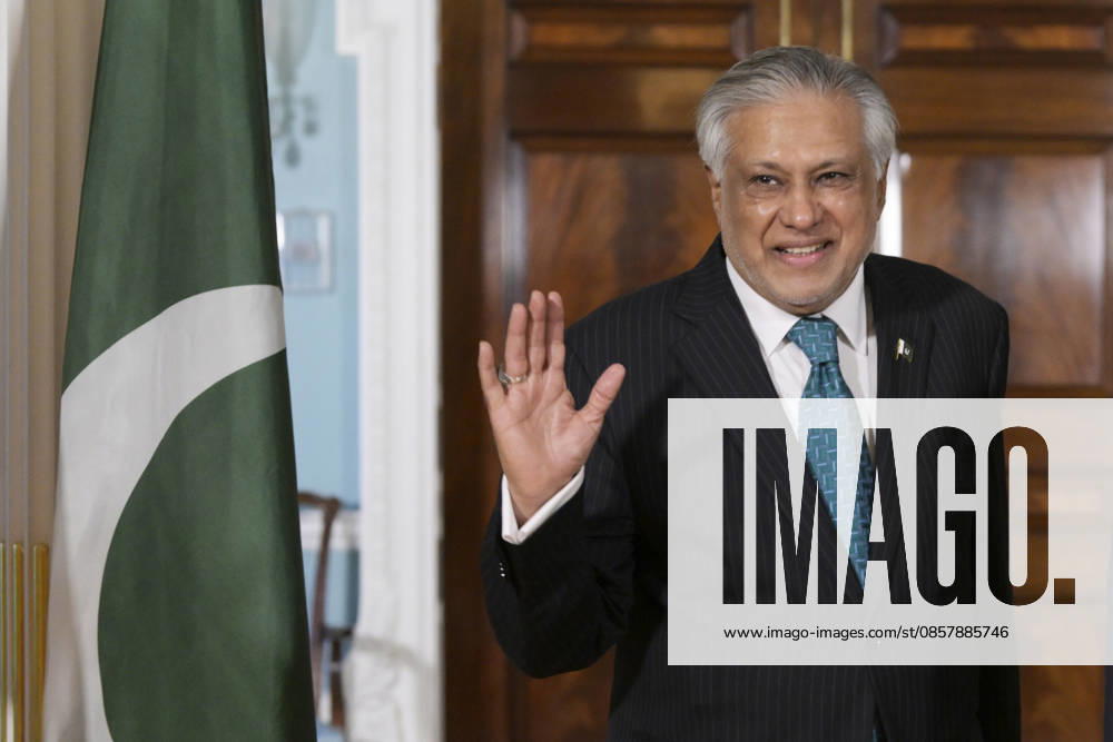 Pakistan s Deputy Prime Minister and Foreign Minister Ishaq Dar waves upon arrival for a meeting with U.S. Secretary of State Marco Rubio in Washington, DC. USA 29 May 2026. Rubio met with Dar, a mediator in the negotiations with Iran, ahead of US President Donald Trump s decision on the agreement with Tehran. Rubio meets with Pakistani mediator before Trump makes a decision on Iran !ACHTUNG: NUR REDAKTIONELLE NUTZUNG!