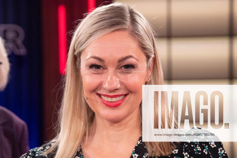 Ruth MOSCHNER, Schauspielerin, Portraet, Portrait, Porträt, Einzelbild, angeschnittenes Einzelmotiv, zu Gast in der Sendung ,,Koelner Treff,, im WDR Fernsehen