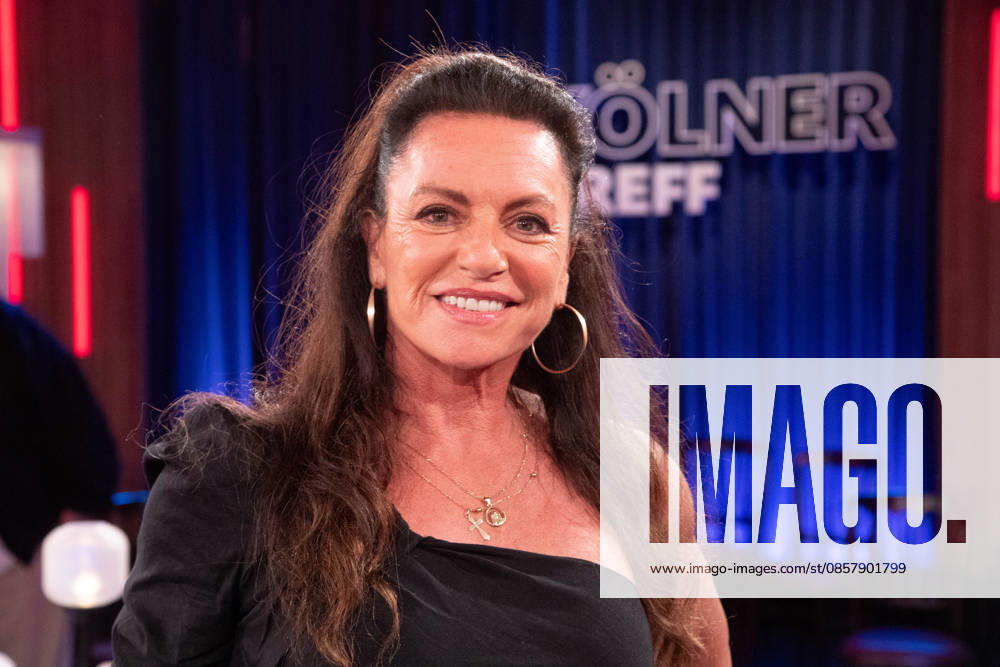 Christine NEUBAUER, Schauspielerin, Portraet, Portrait, Porträt, Einzelbild, angeschnittenes Einzelmotiv, zu Gast in der Sendung ,,Koelner Treff,, im WDR Fernsehen
