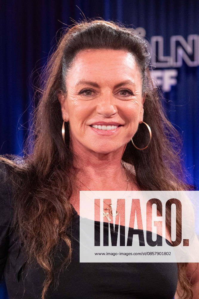 Christine NEUBAUER, Schauspielerin, Portraet, Portrait, Porträt, Einzelbild, angeschnittenes Einzelmotiv, zu Gast in der Sendung ,,Koelner Treff,, im WDR Fernsehen