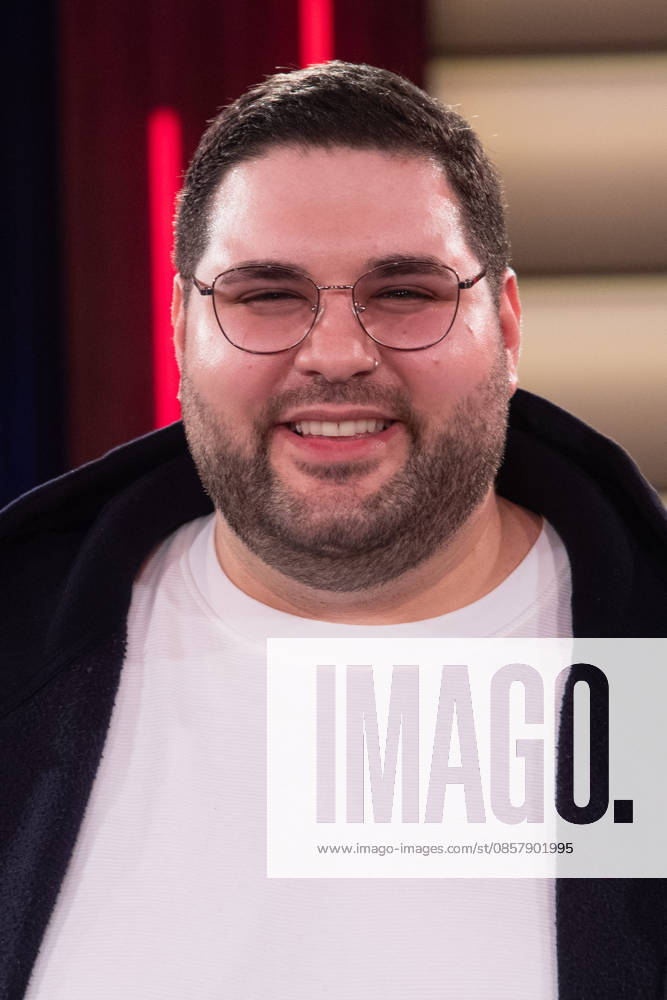Leon XSKINCARE, Influencer, Portraet, Portrait, Porträt, Einzelbild, angeschnittenes Einzelmotiv, zu Gast in der Sendung ,,Koelner Treff,, im WDR Fernsehen