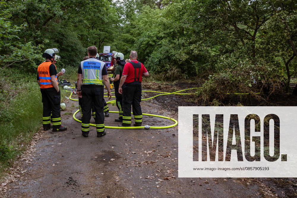 Waldbrand bei Weiterstadt Am 29.05.2026 ist in Weiterstadt-Gräfenhausen westlich der Autobahn A5 ein Waldbrand ausgebrochen. Betroffen war eine rund 900 Quadratmeter große Waldfläche zwischen der Raststätte Gräfenhausen West und dem angrenzenden Steinrodsee. 106 Einsatzkräfte mit 20 Löschfahrzeugen waren vor Ort. Die Feuerwehr brachte den Brand unter Kontrolle und verhinderte eine Ausdehnung auf angrenzende Waldbereiche. Die Nachlöscharbeiten dauerten bis in die Abendstunden an. Weiterstadt Gräfenhausen Hessen Deutschland